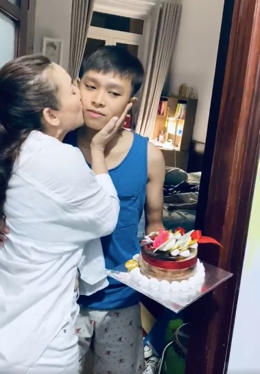 Phi Nhung mung sinh nhat Ho van cuong anh 1