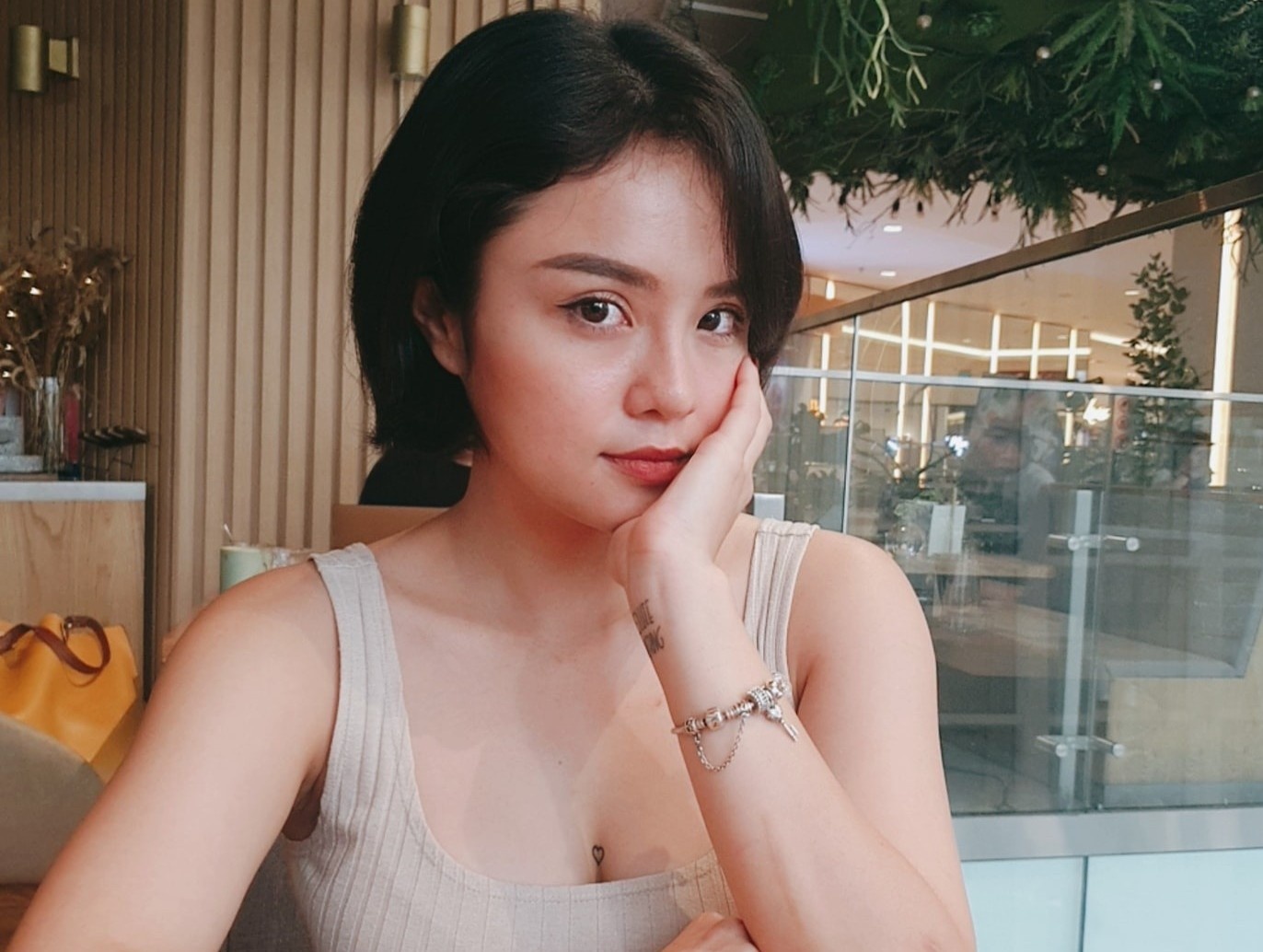 Thai Trinh bi xuc pham ngoai hinh khi di quay game show? hinh anh