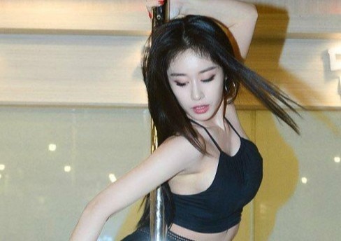 Ji Yeon va cac thanh vien T-ara bi cam su dung dien thoai hinh anh
