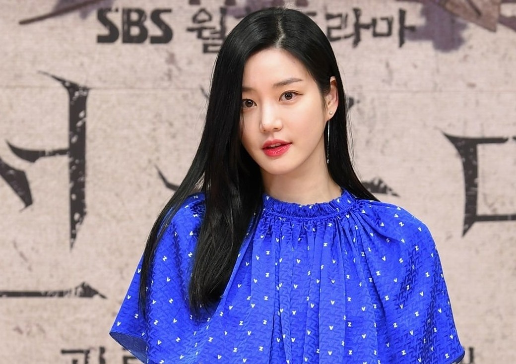 SBS nhan trach nhiem sau khi chieu phim xuyen tac lich su hinh anh