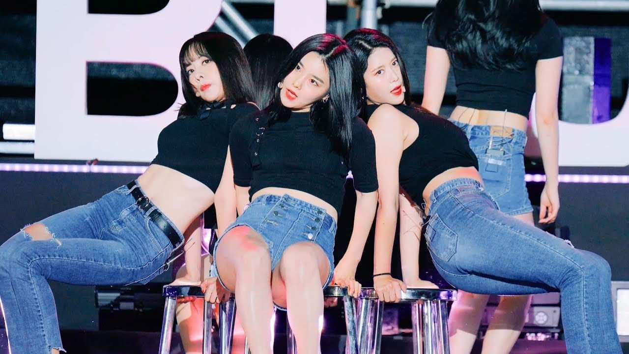 Nhom nhac nu doi doi nho mot ca khuc bi cam phat song hinh anh