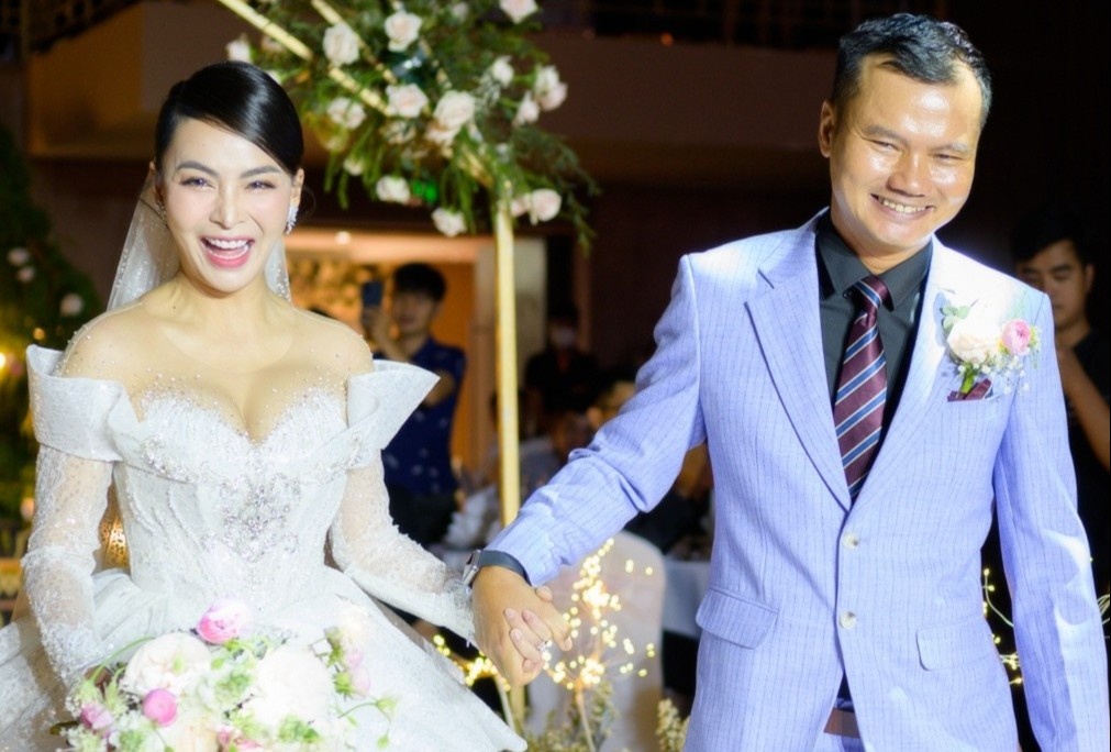 Truong The Vinh du dam cuoi quan quan Bolero Tran My Ngoc hinh anh