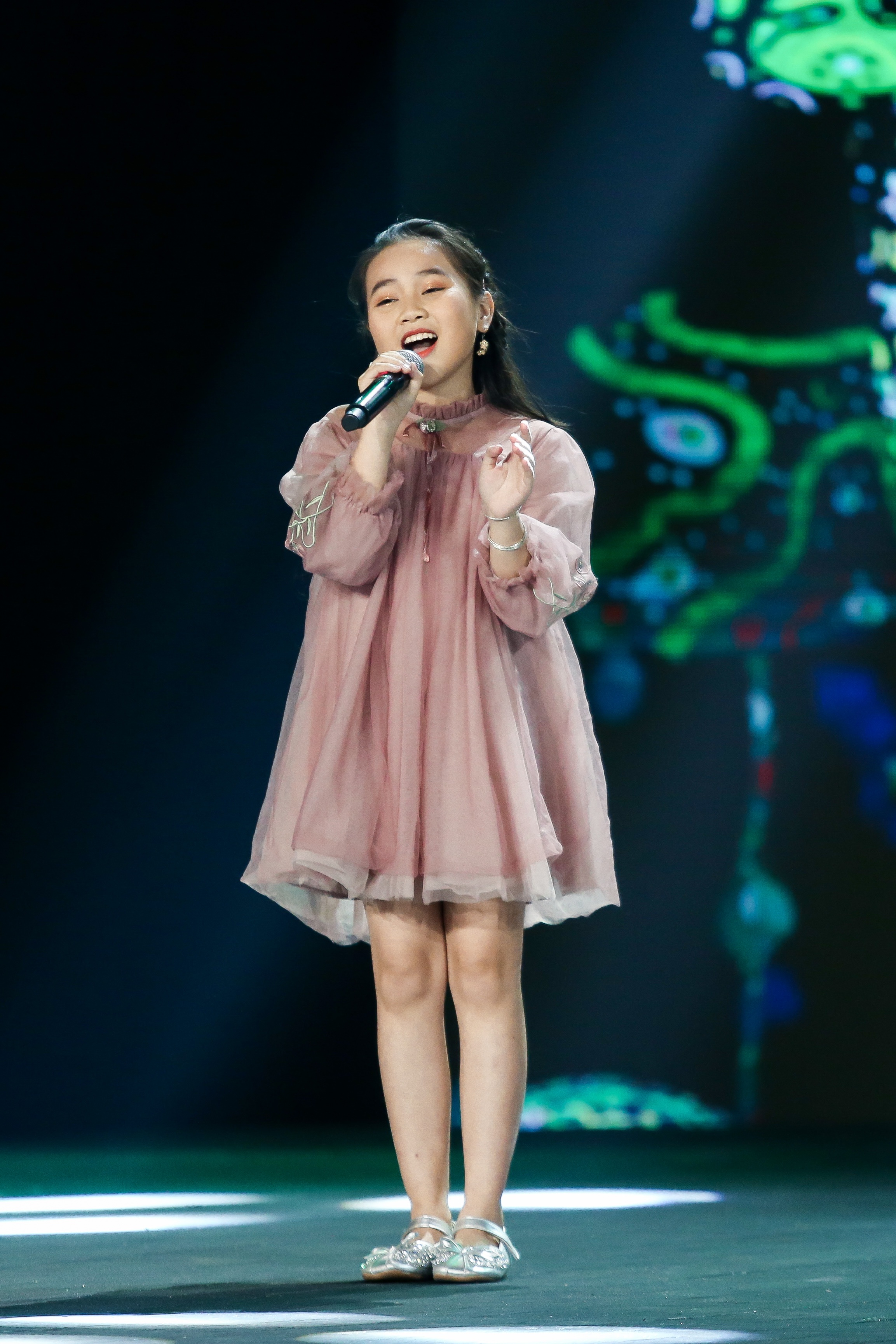 Khánh Linh giọng hát việt nhí ảnh 1 Khanh Linh giong hat viet nhi anh 1