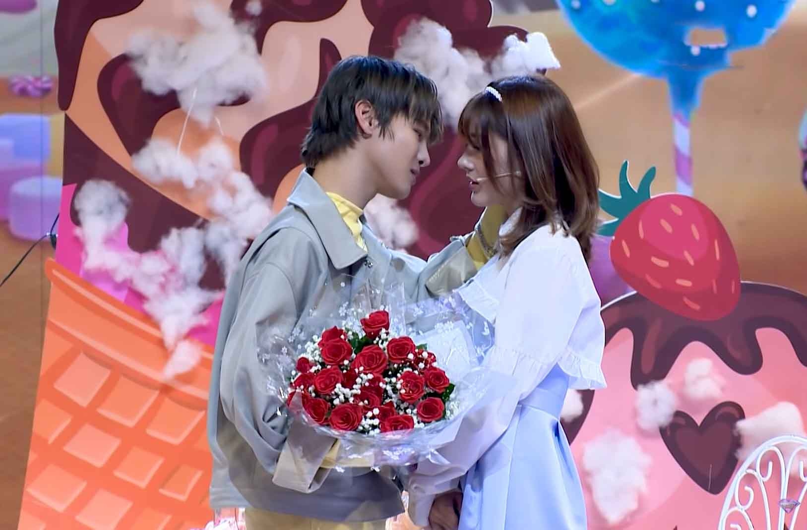 Pham Dinh Thai Ngan hon Luna anh 1