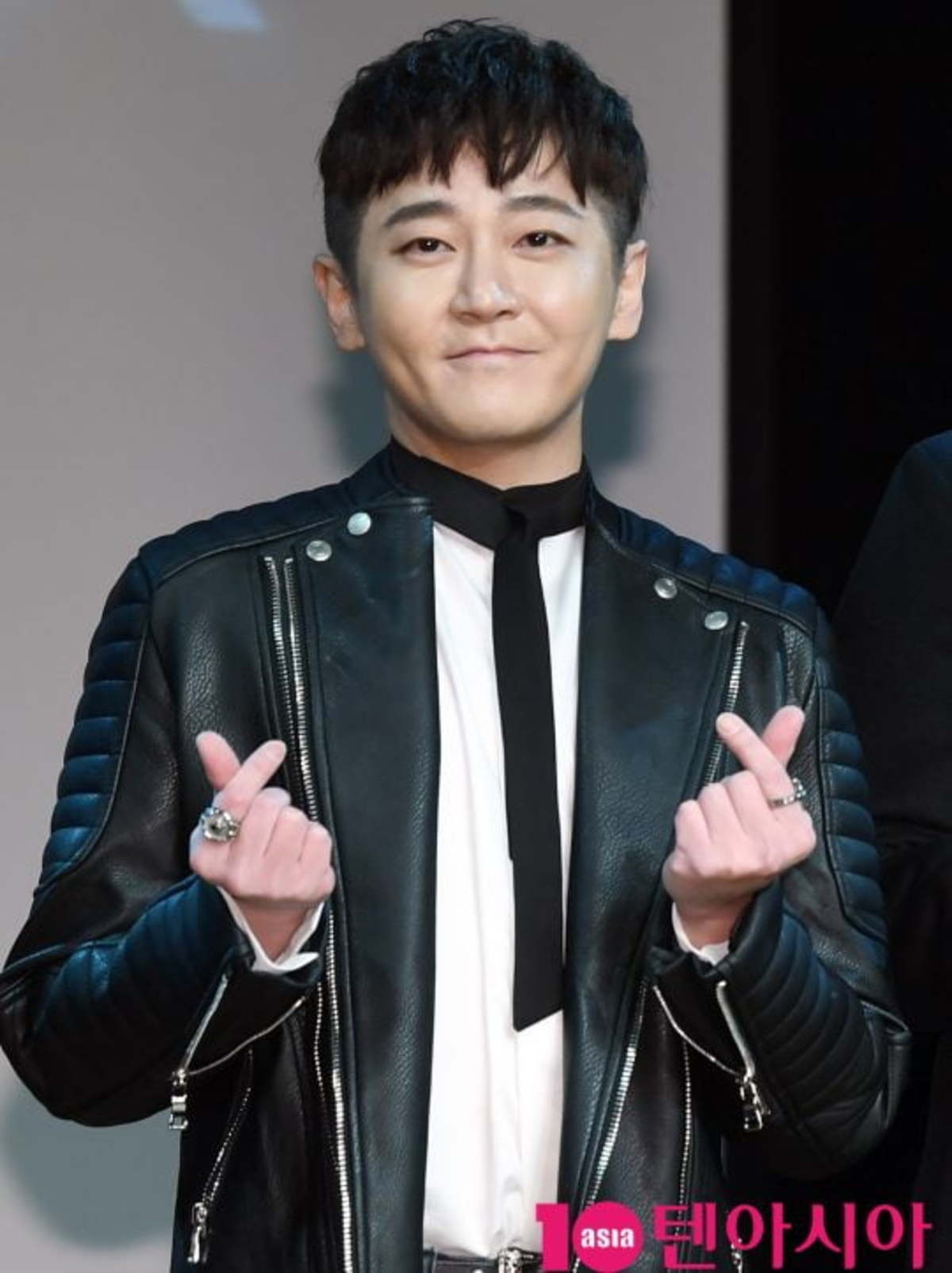 ca si J.Yoon qua doi anh 1