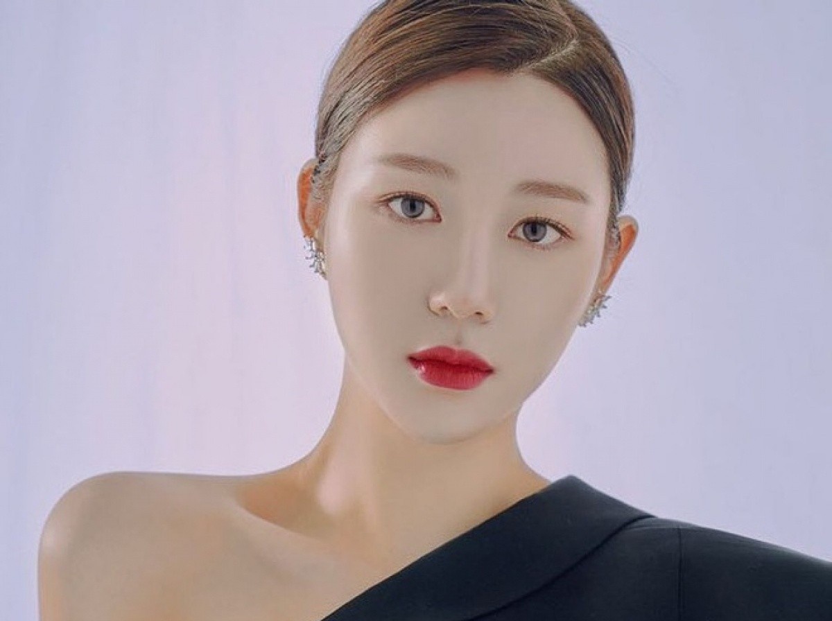 Vi sao Lee Da In bi phan doi khi hen ho Lee Seung Gi? hinh anh