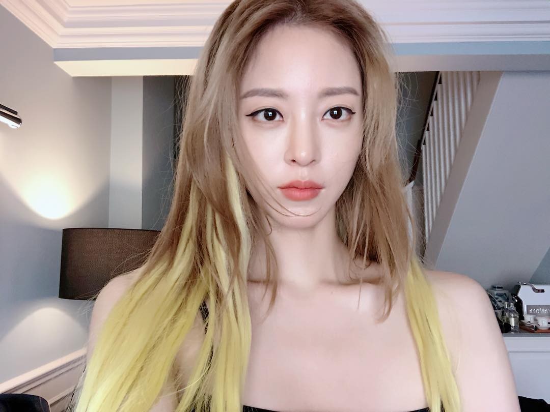 Han Ye Seul thua nhan duoc ban trai cu tang xe Ferrari hinh anh
