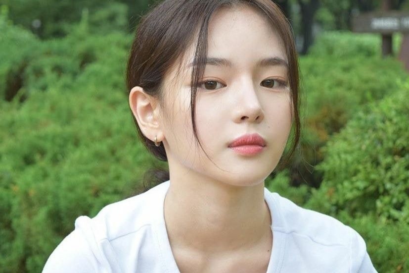 Co gai noi tieng sau mot dem vi giong nhieu sao Han hinh anh