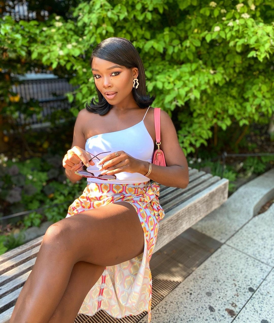 Too Hot to Handle mua 2 anh 11