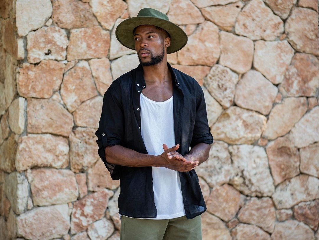 Too Hot to Handle mua 2 anh 12