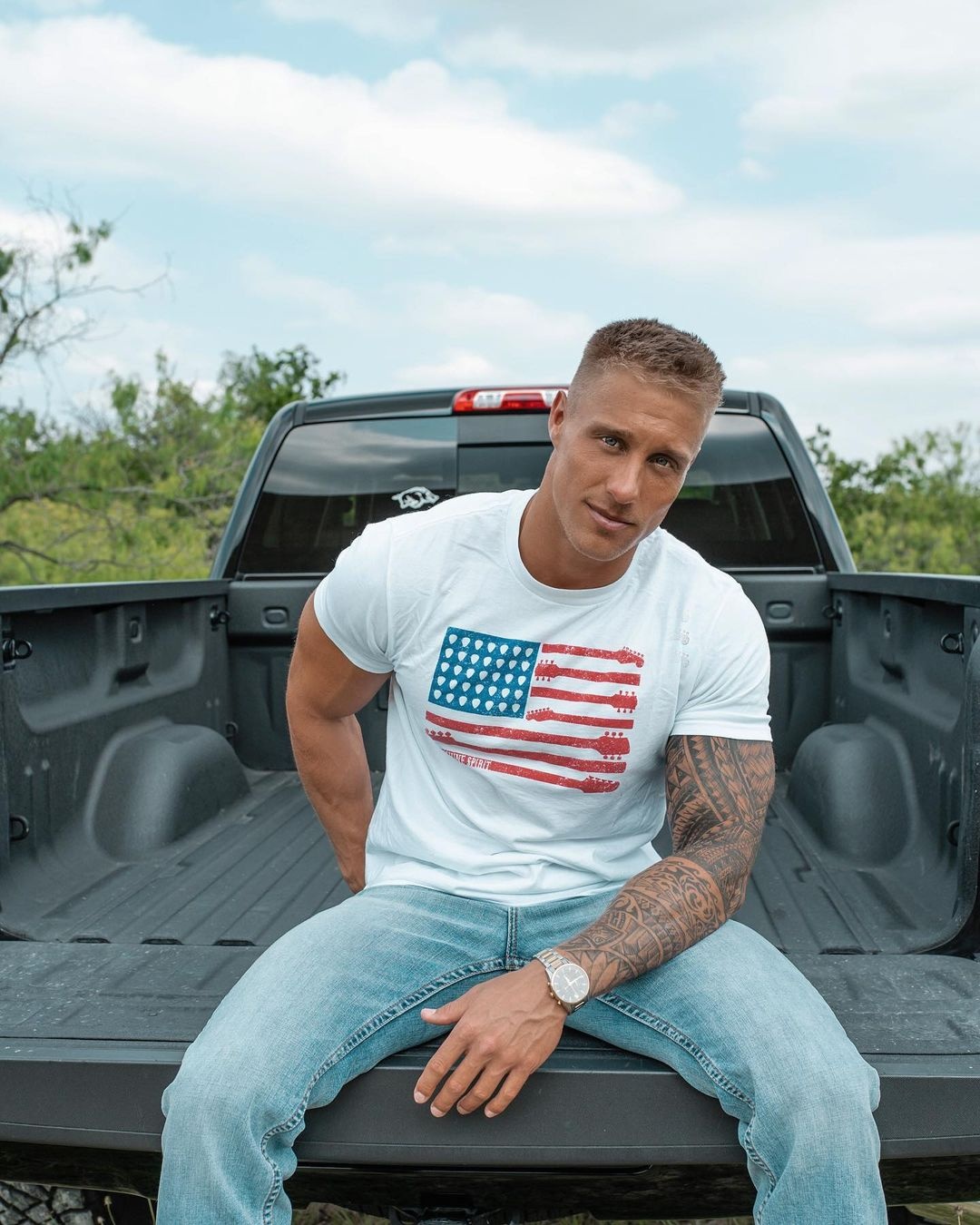 Too Hot to Handle mua 2 anh 13