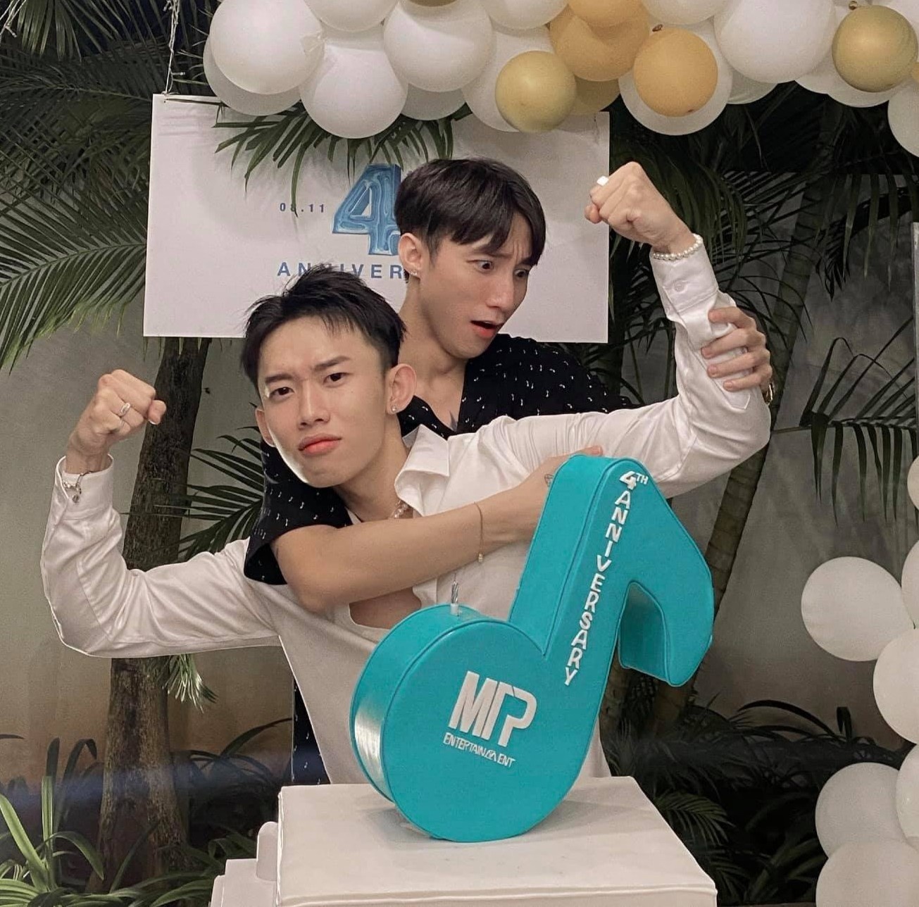 Kay Tran giong Son Tung anh 1