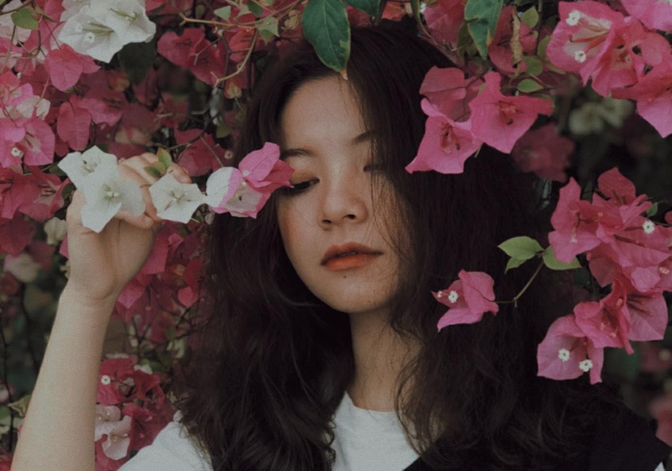 Nu sinh the hien 'Chi ong nau va em be' phien ban that tinh hinh anh