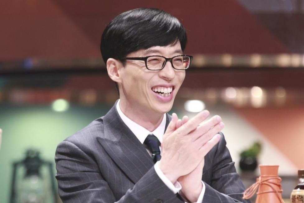 Tra 8,8 trieu USD de ky hop dong voi MC quoc dan Yoo Jae Suk hinh anh