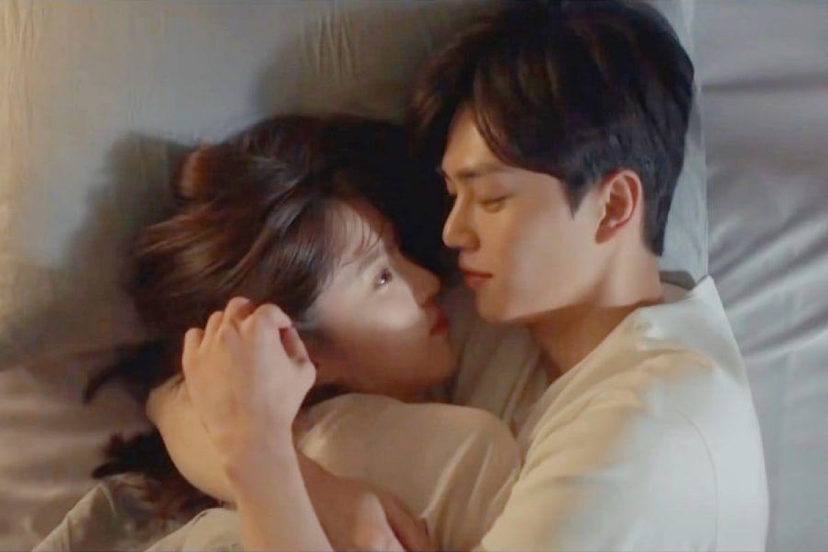 Song Kang soc khi xem lai canh tinh cam voi Han So Hee hinh anh
