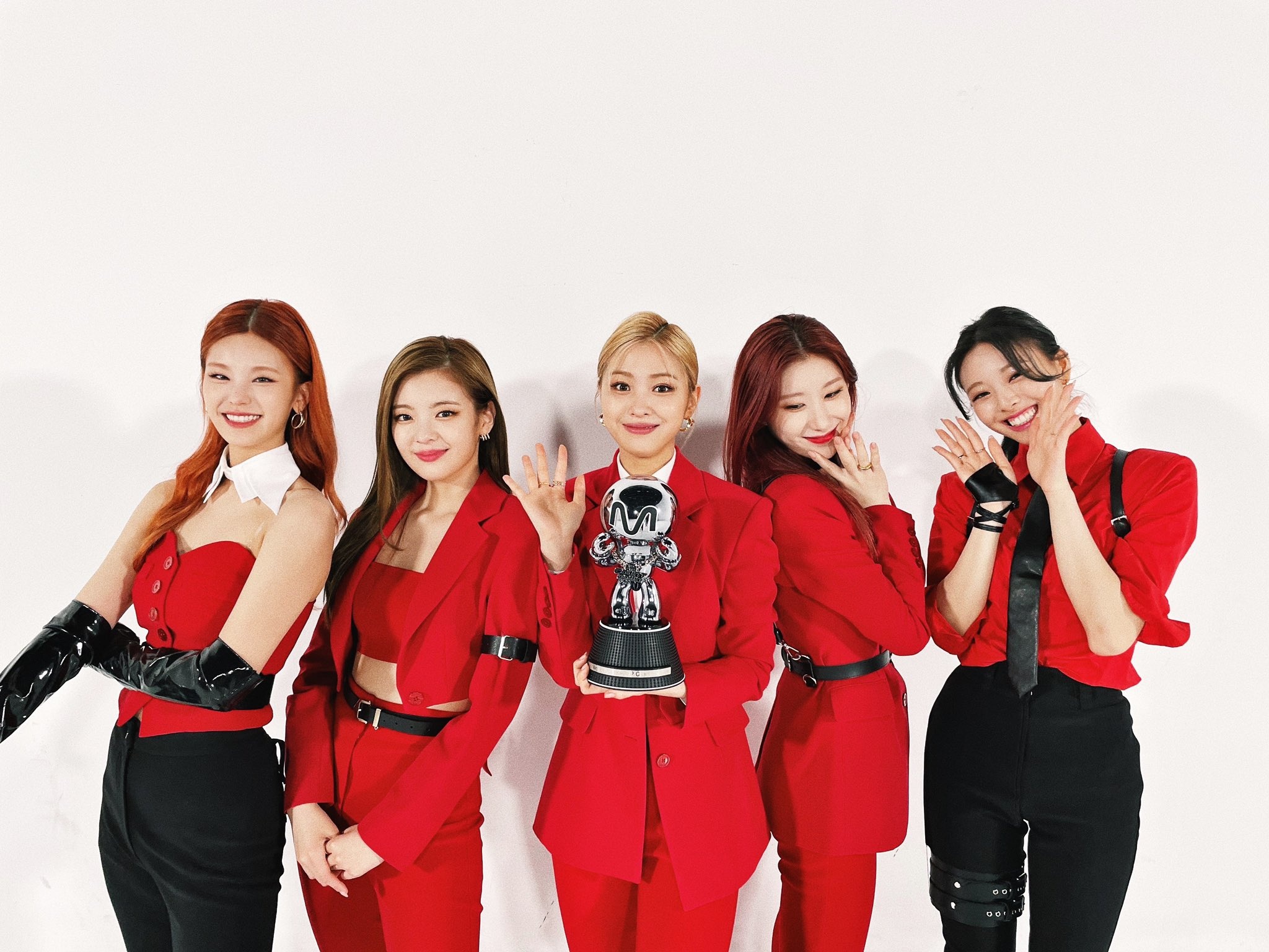 thoi trang phi gioi tinh o kpop anh 2