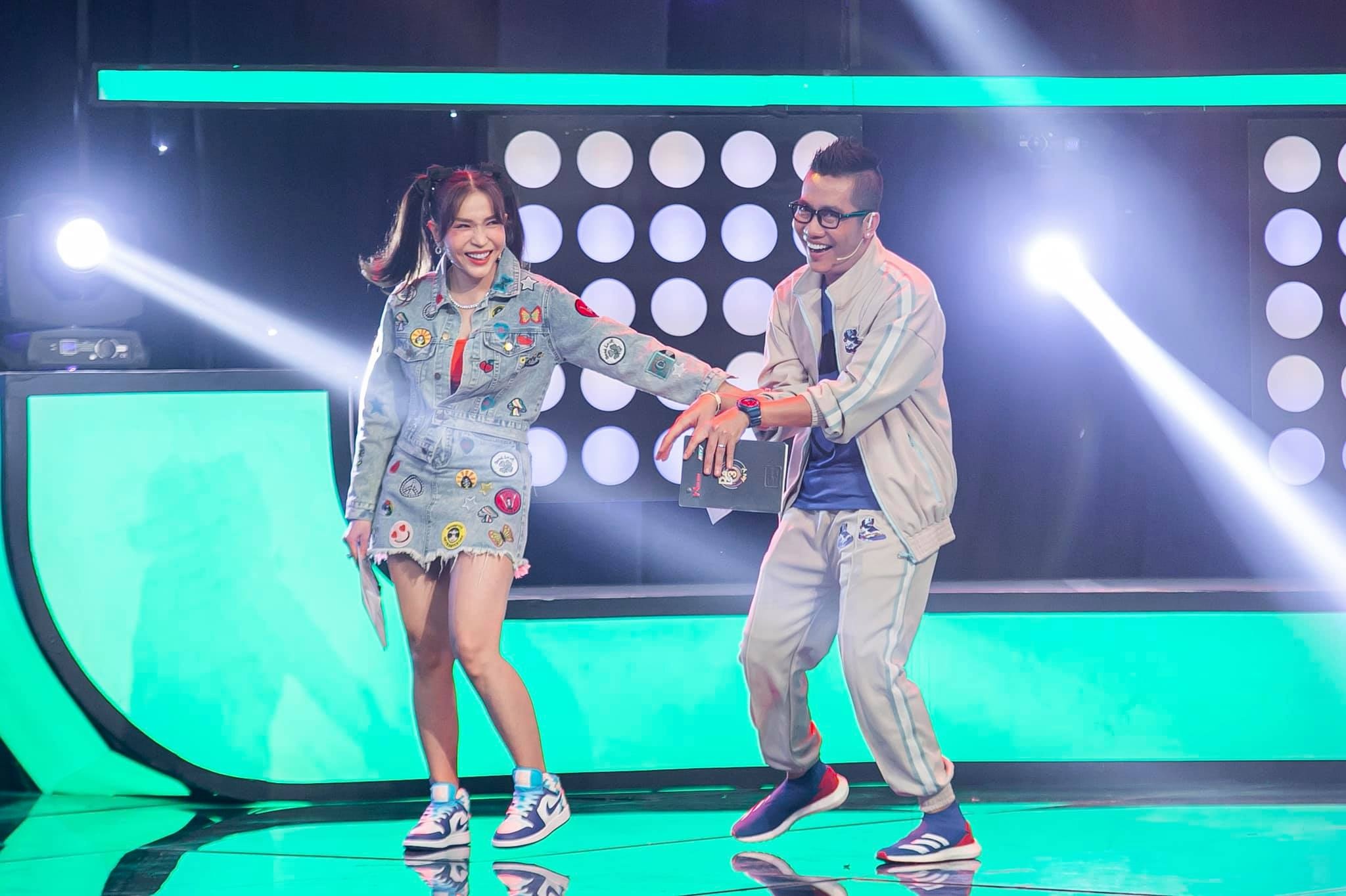 MC Viet ghi hinh mua dich anh 1