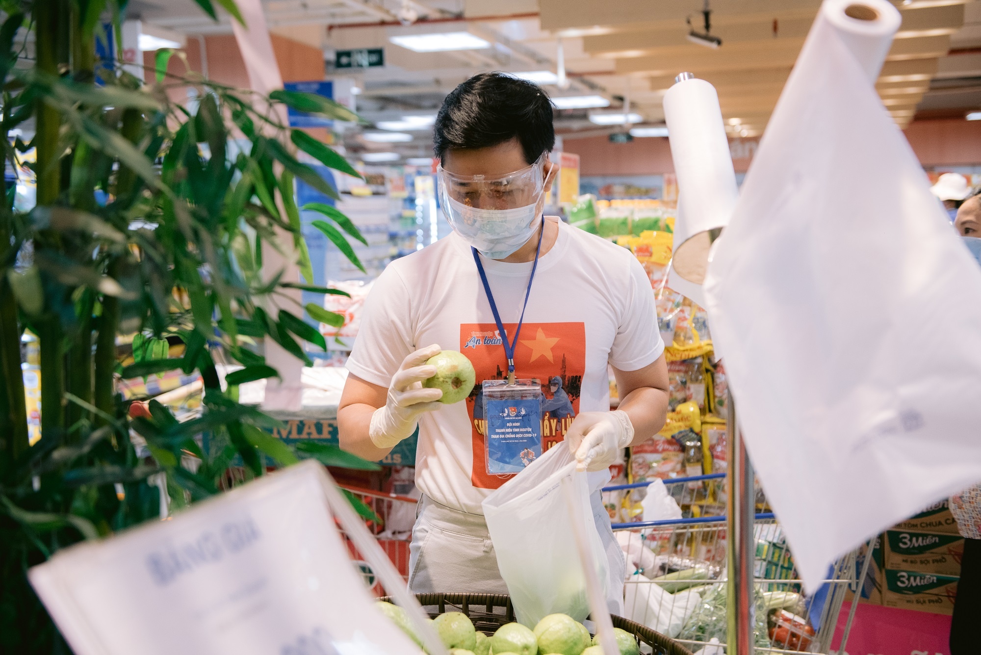 MC Viet ghi hinh mua dich anh 2