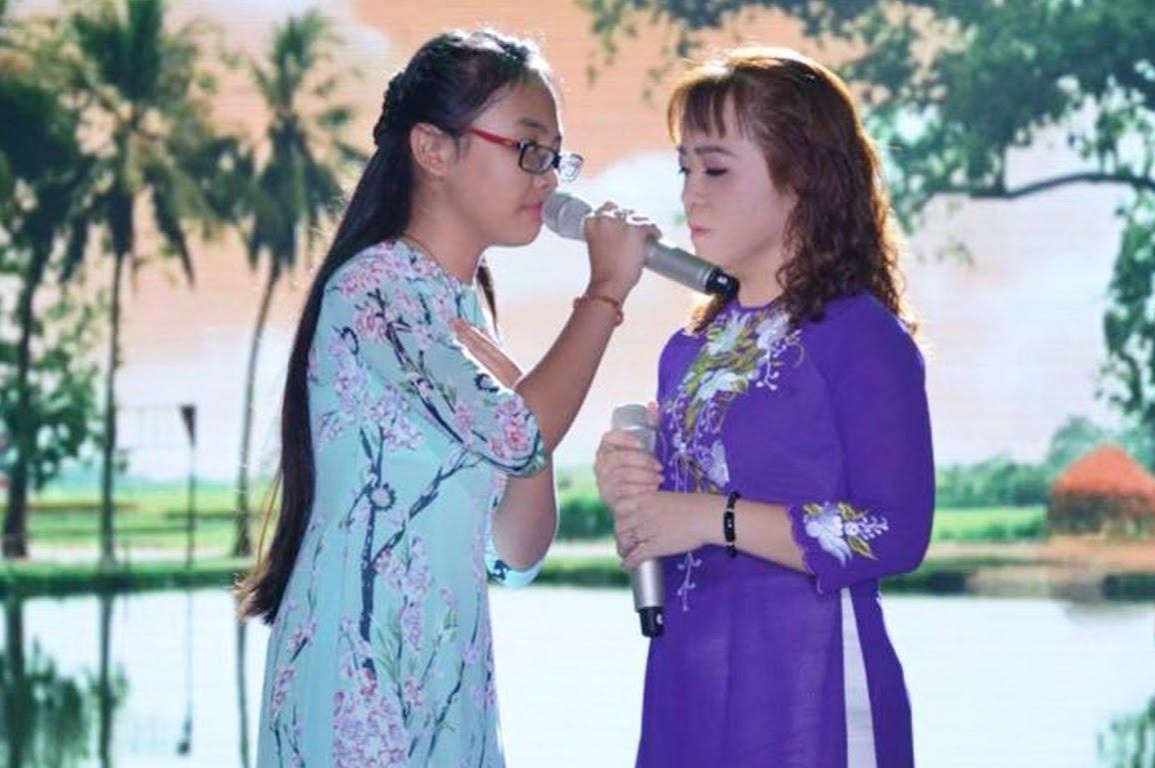 Ca si Phuong Que Nhu song ca cung Phuong My Chi hinh anh