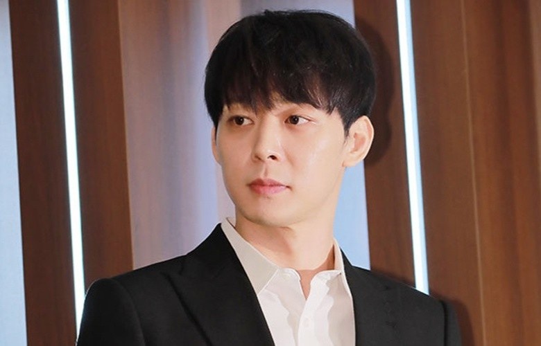 Park Yoo Chun chi 85.000 USD cho co so giai tri nguoi lon hinh anh