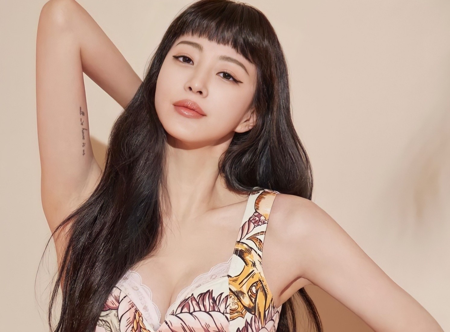 Nguoi dan ong chuyen boc phot showbiz Han giai nghe hinh anh