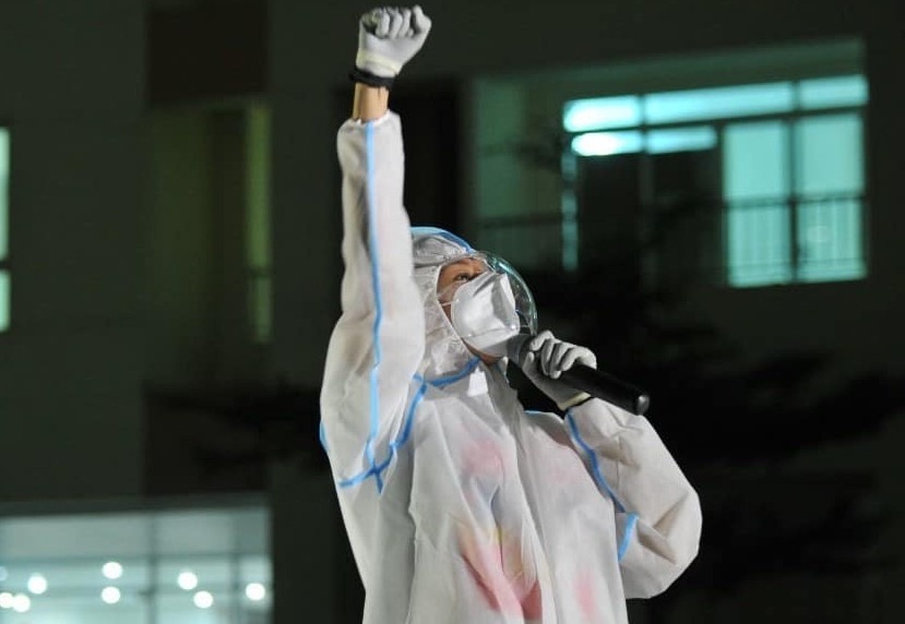 Toc Tien hat 'Viet Nam tu te' o benh vien da chien hinh anh