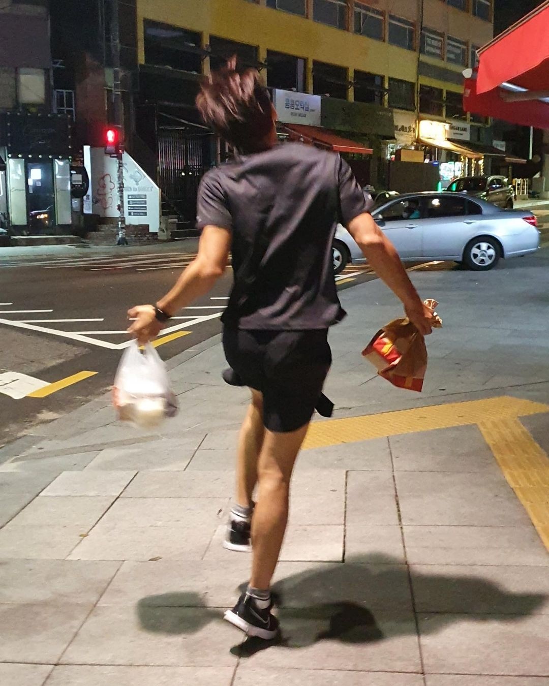 Bi Rain an khuya anh 2