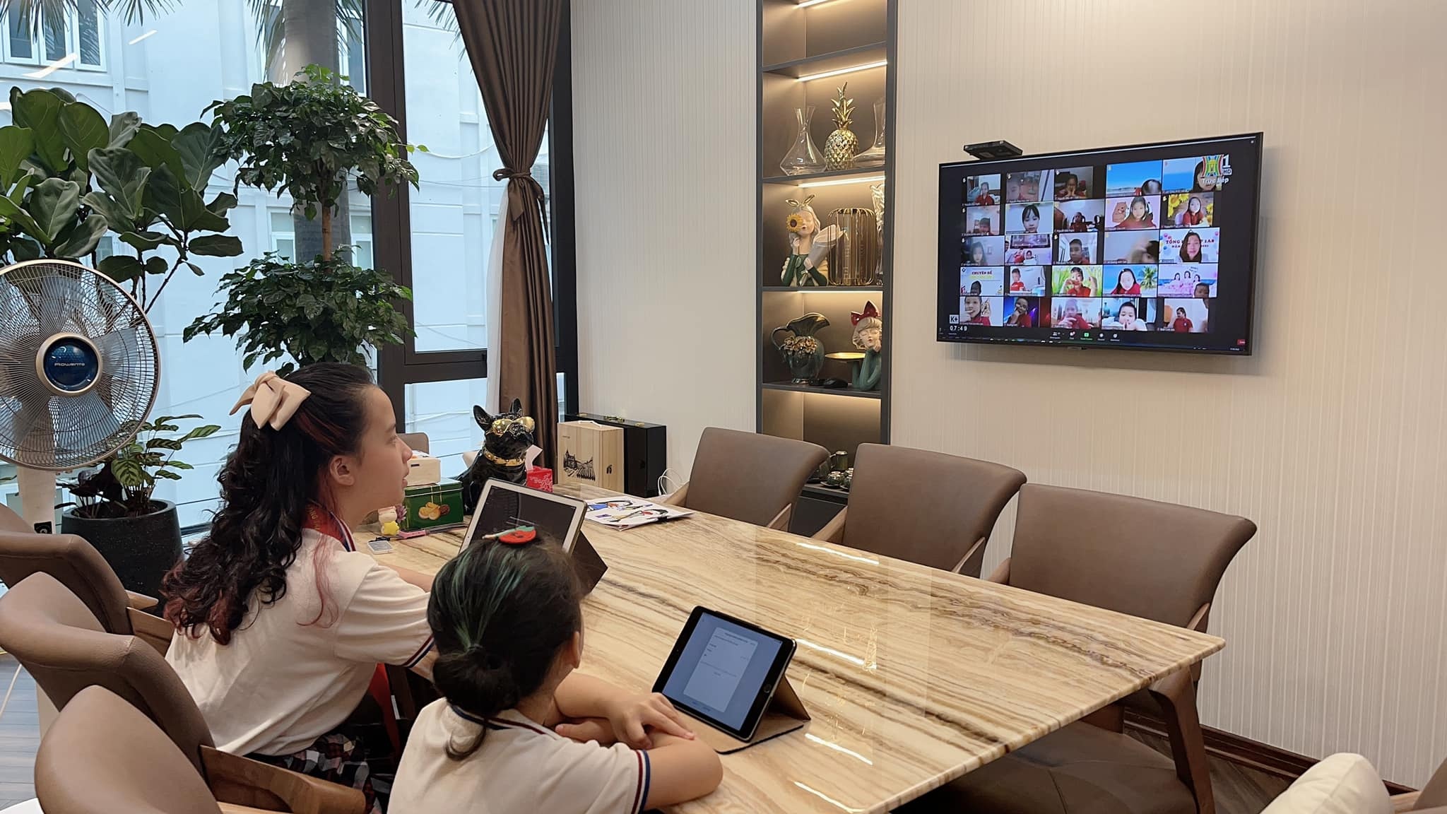 con sao viet khai giang online anh 9