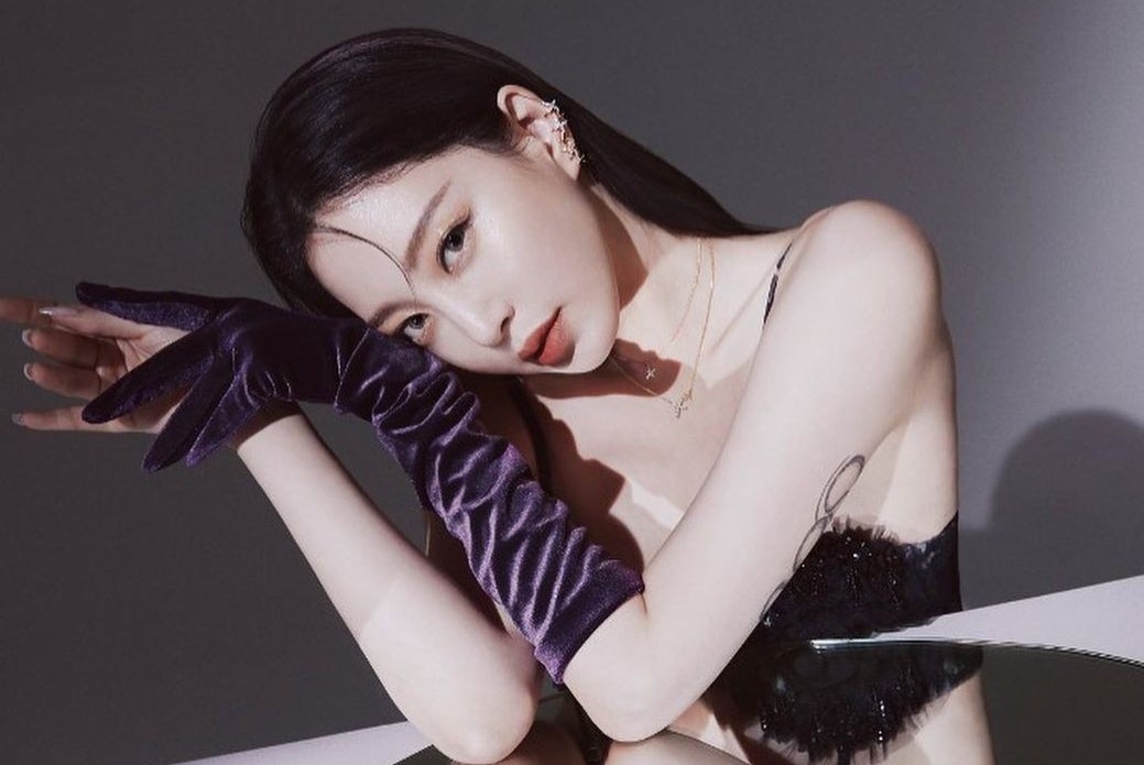 Vi sao nguoi chuyen boc phot showbiz bi 20 canh sat vay bat? hinh anh