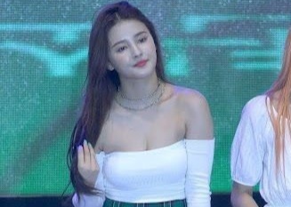 Nancy va nhung sao nu bi miet thi ngoai hinh hinh anh