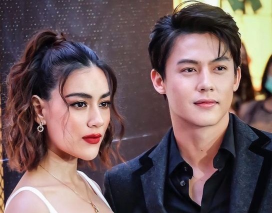 8 nam song gio cua cap dien vien quyen luc Thai Lan hinh anh