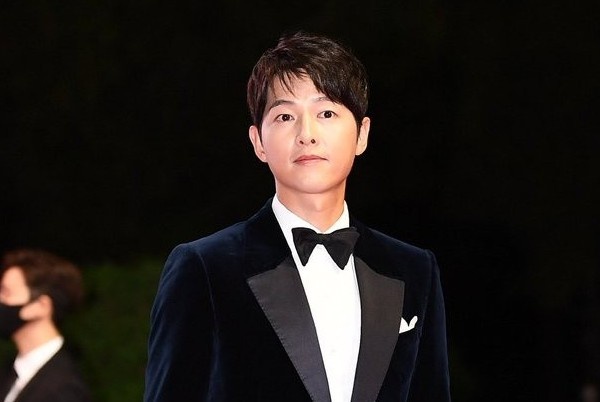 Song Joong Ki va dan sao tren tham do LHP Quoc te Busan hinh anh
