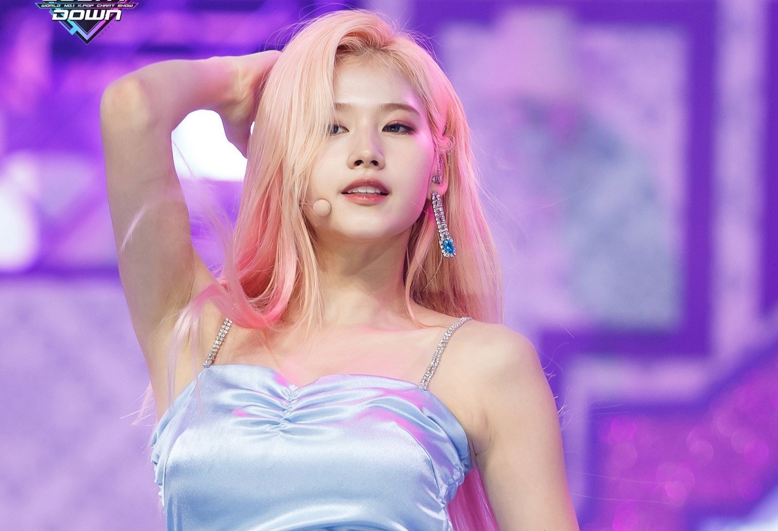 Bi quyet giu dang cua Sana (TWICE) hinh anh