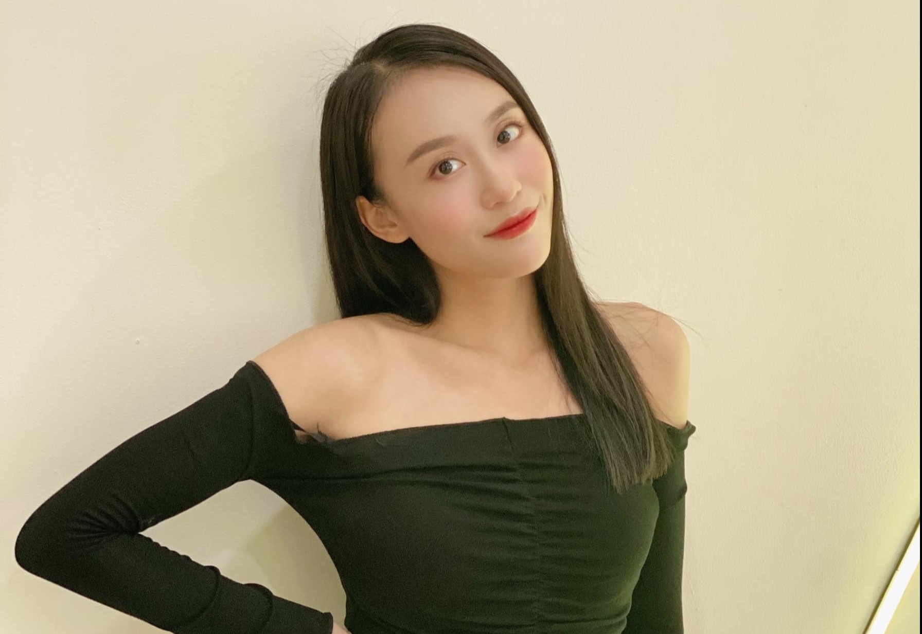 Vu cong Viet mac ket o que, lam phuc vu quan ca phe hinh anh