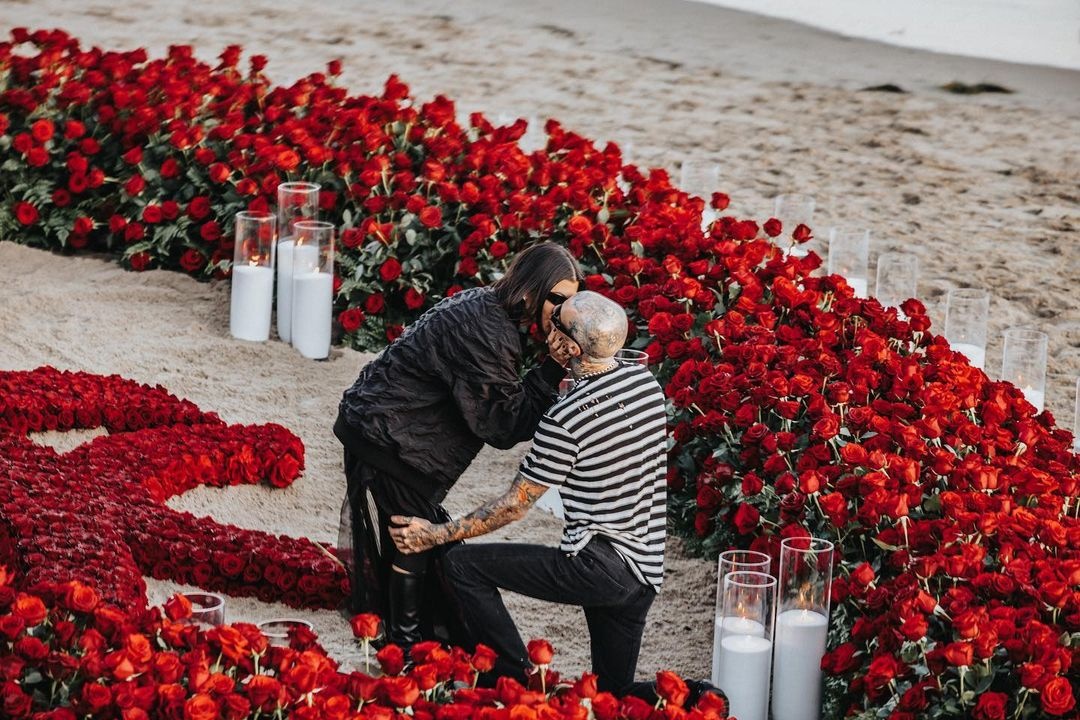 Travis Barker cau hon Kourtney Kardashian anh 2