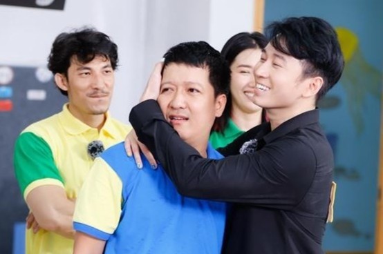 Karik phan hoi tin roi Running Man mua hai hinh anh