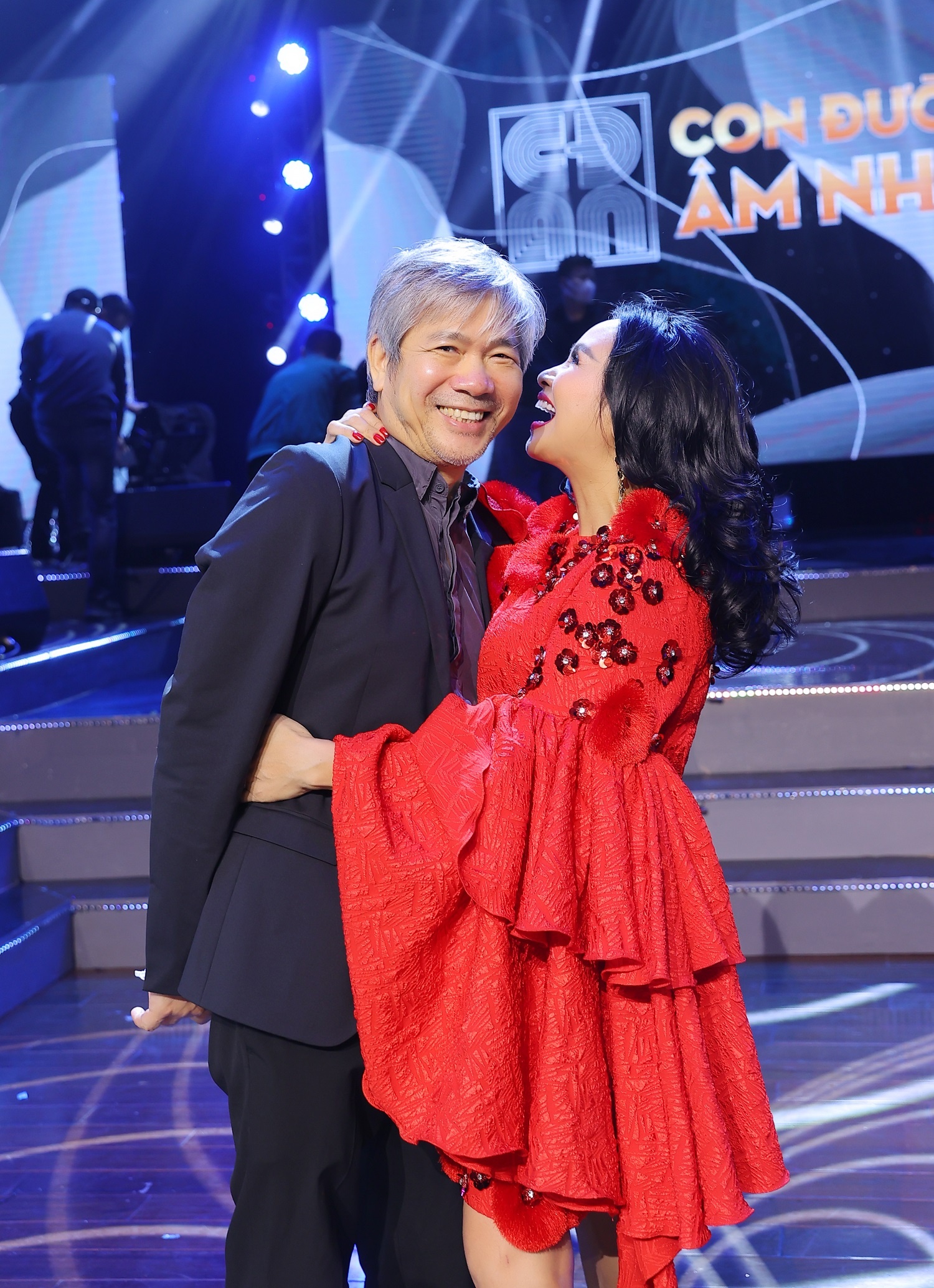 Diva thanh lam bi duoi khoi san khau anh 2