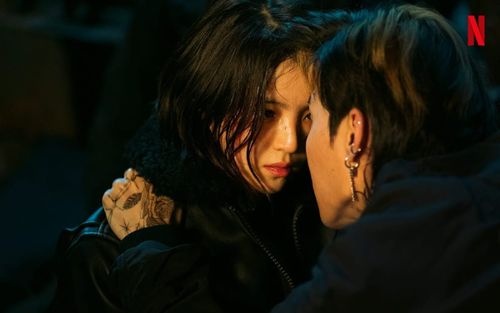 Tranh luan xoay quanh canh 18+ trong 'My Name' hinh anh