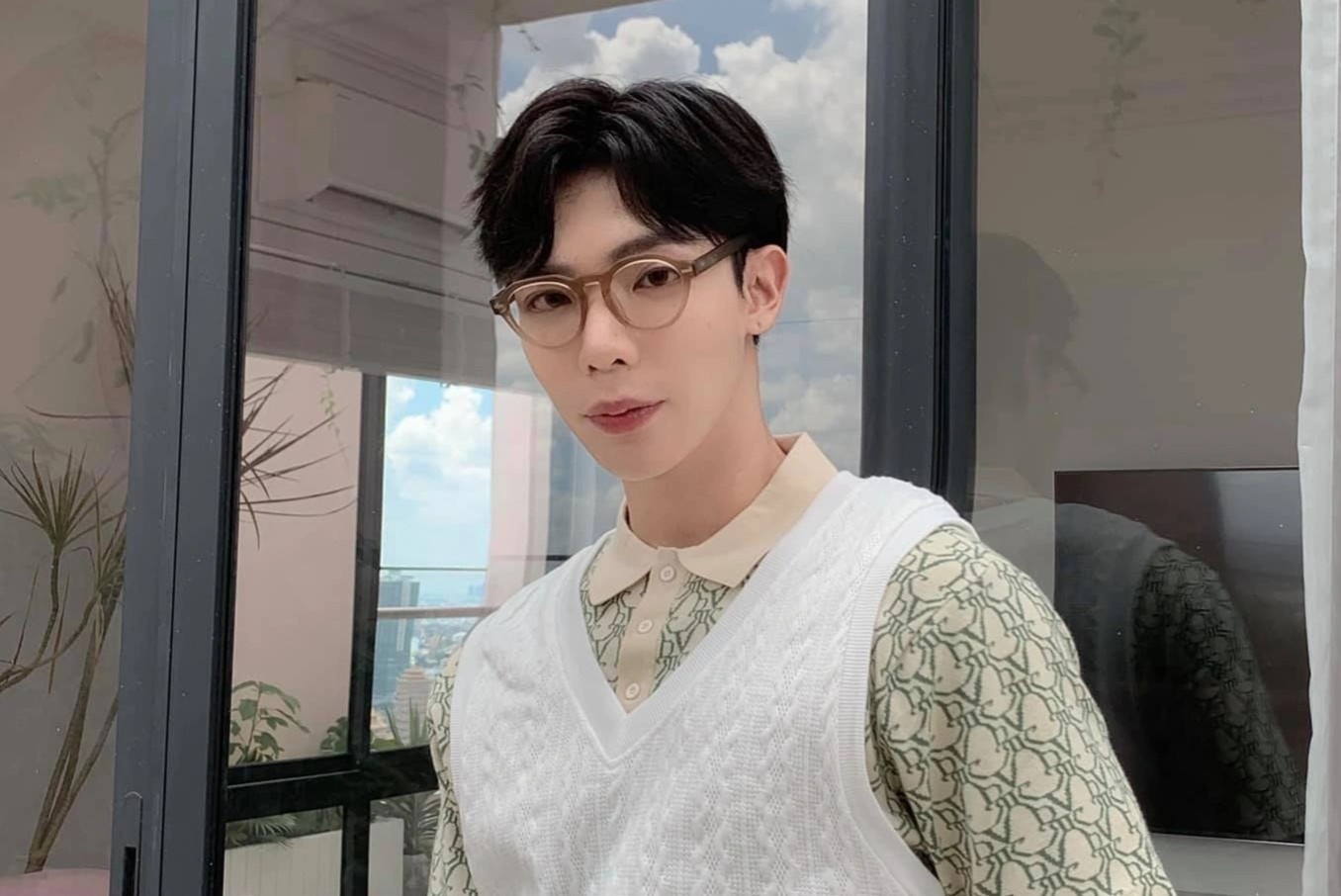 Erik xin loi vi dung tien tu thien khong dung muc dich hinh anh