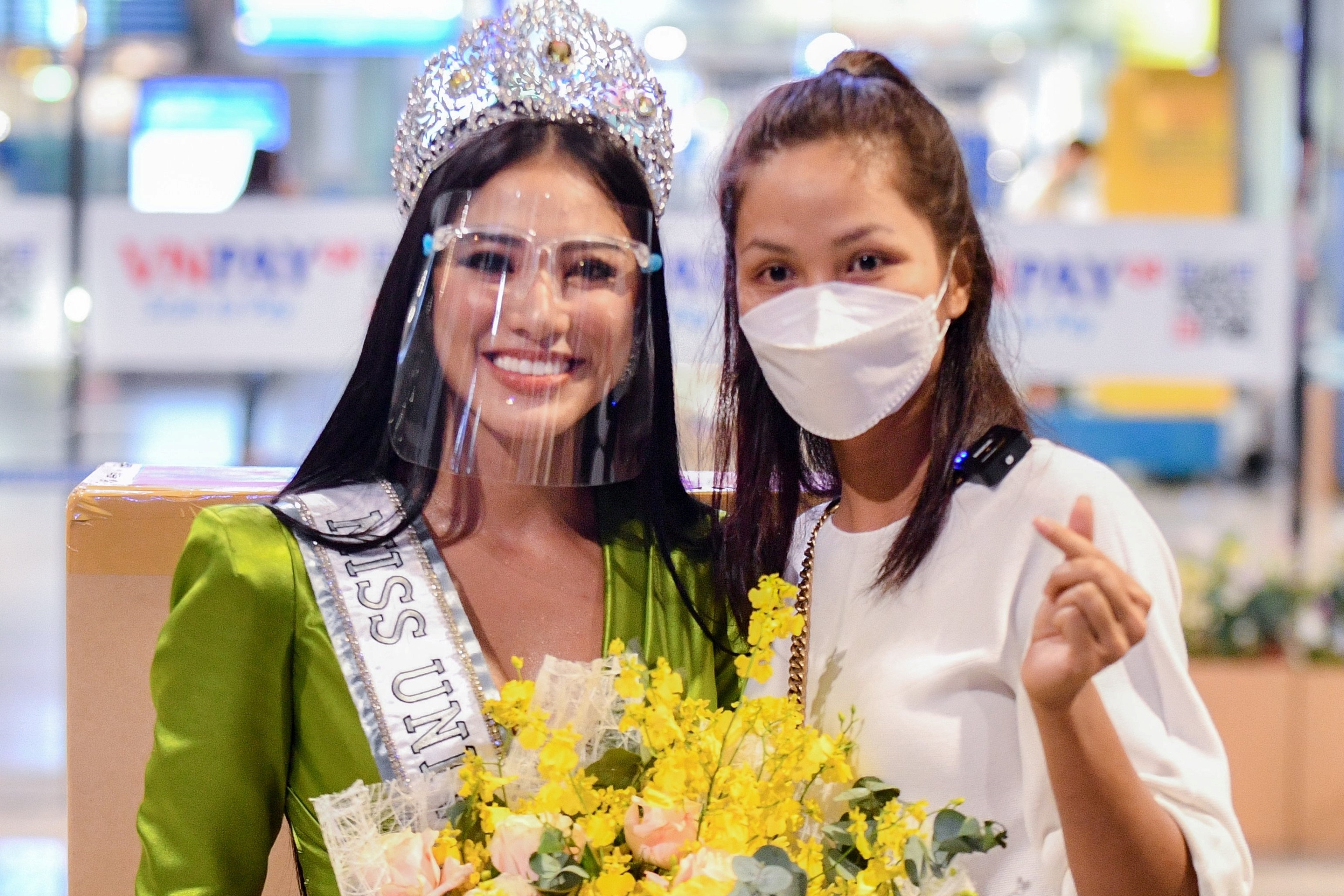 Kim Duyen len duong toi Israel thi Hoa hau Hoan vu 2021 hinh anh