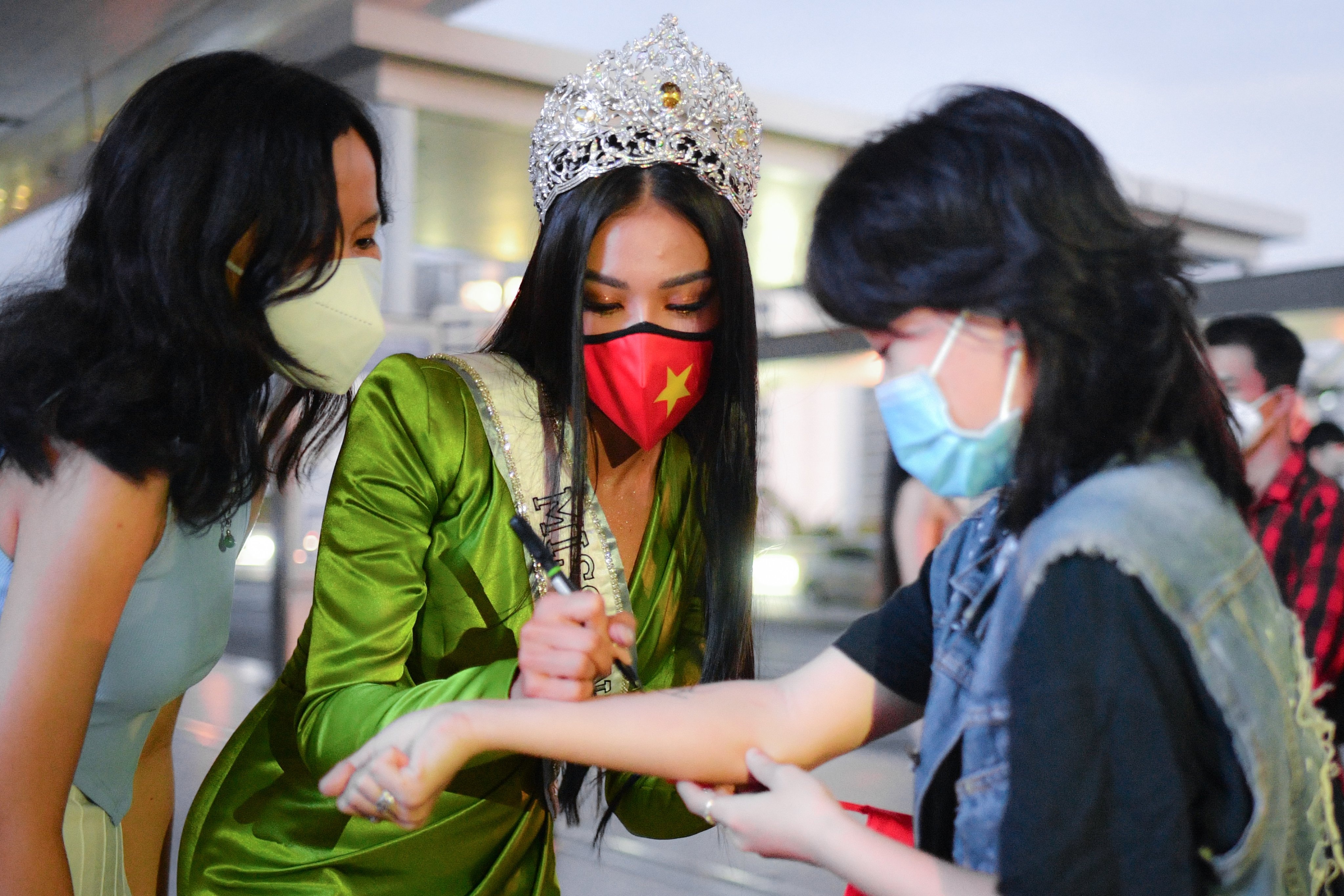 Kim Duyen thi Miss Universe anh 6