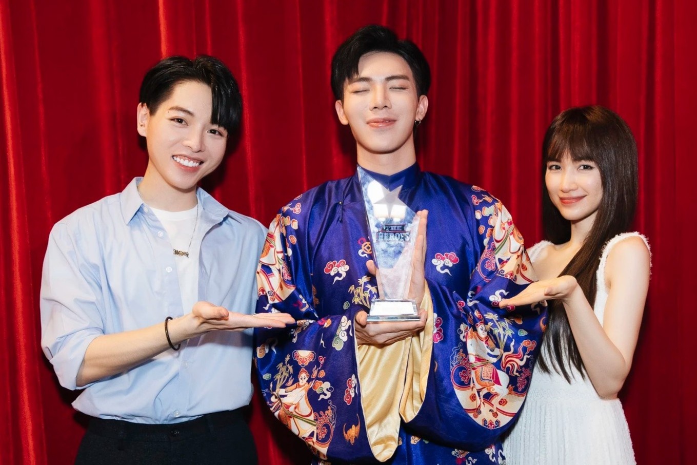 Erik tro thanh quan quan The Heroes, dem chung ket khong kich tinh hinh anh