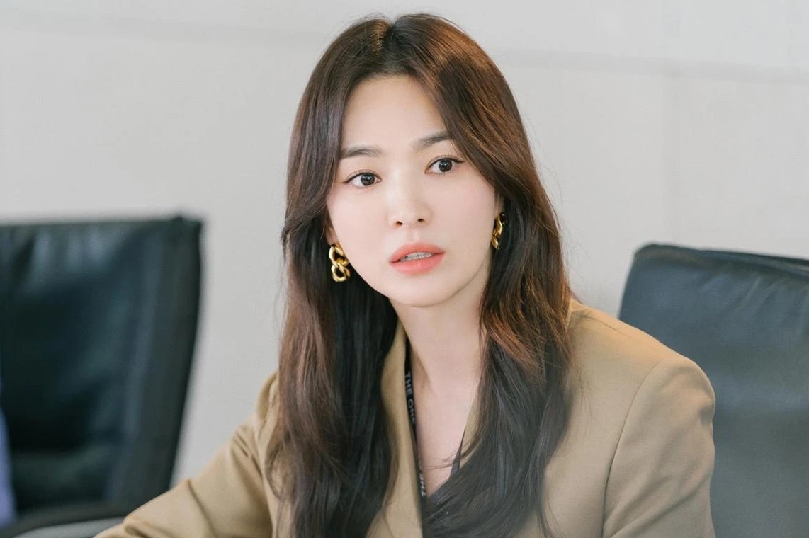 Dan dien vien tre danh bai Song Hye Kyo hinh anh