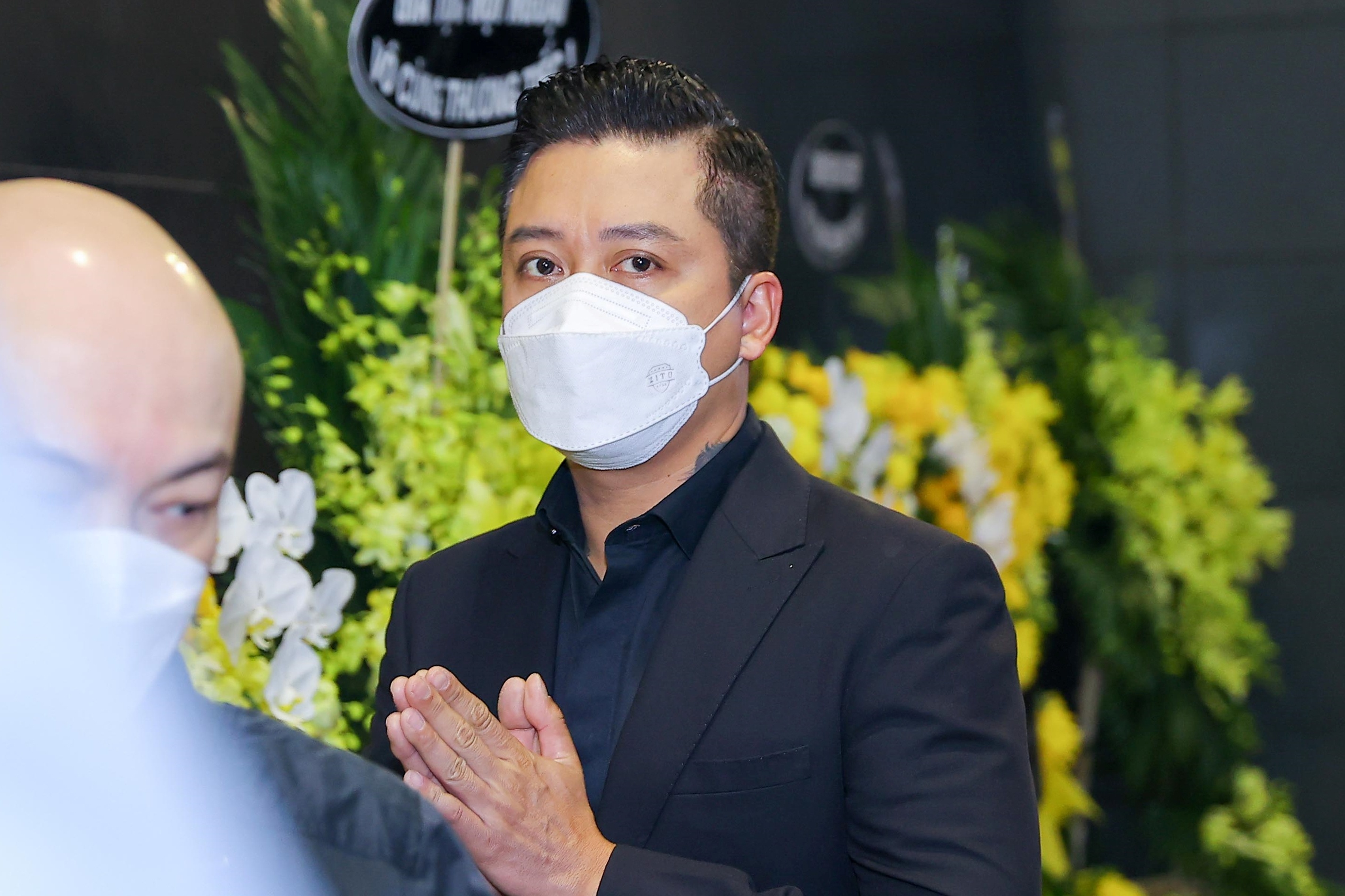 Gia dinh, dong nghiep vieng nhac si Phu Quang hinh anh