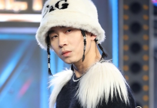 Binz che thi sinh doi Karik hinh anh