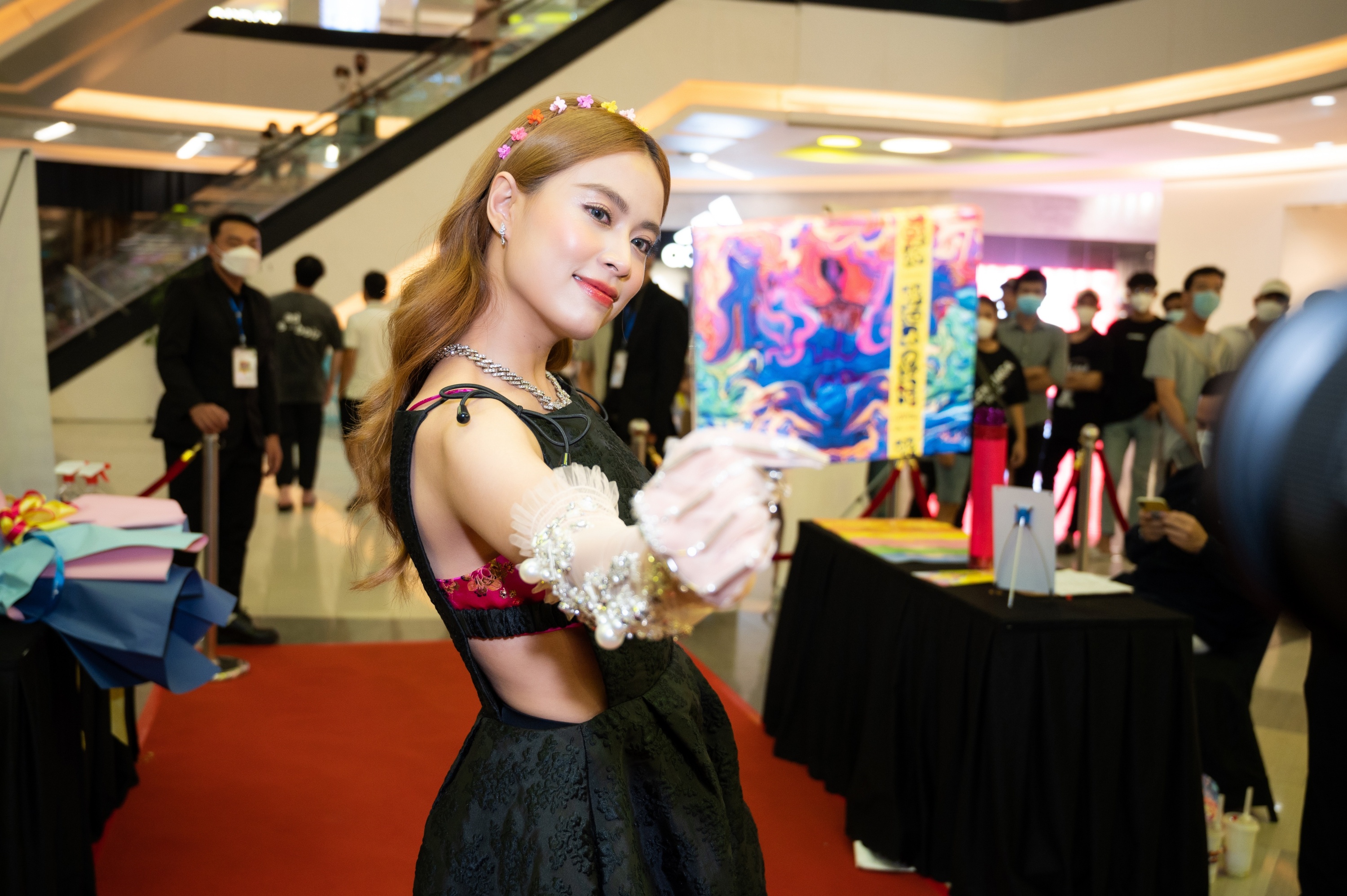 Hoang Thuy Linh gieo que anh 4