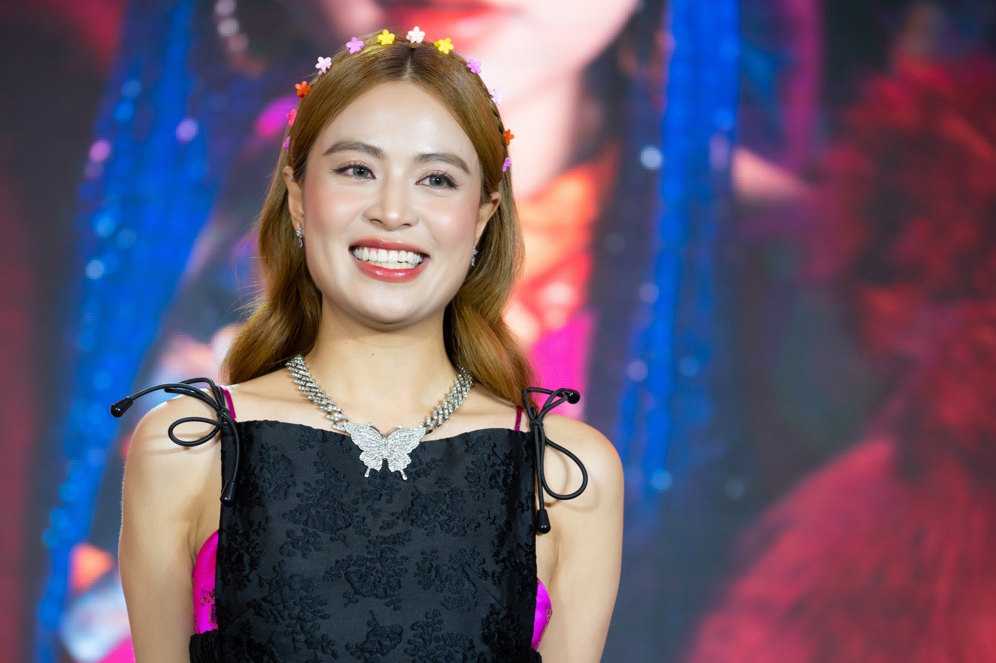 Hoang Thuy Linh gieo que anh 3