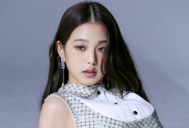 Nu than tuong lien tuc bi chi trich hinh anh