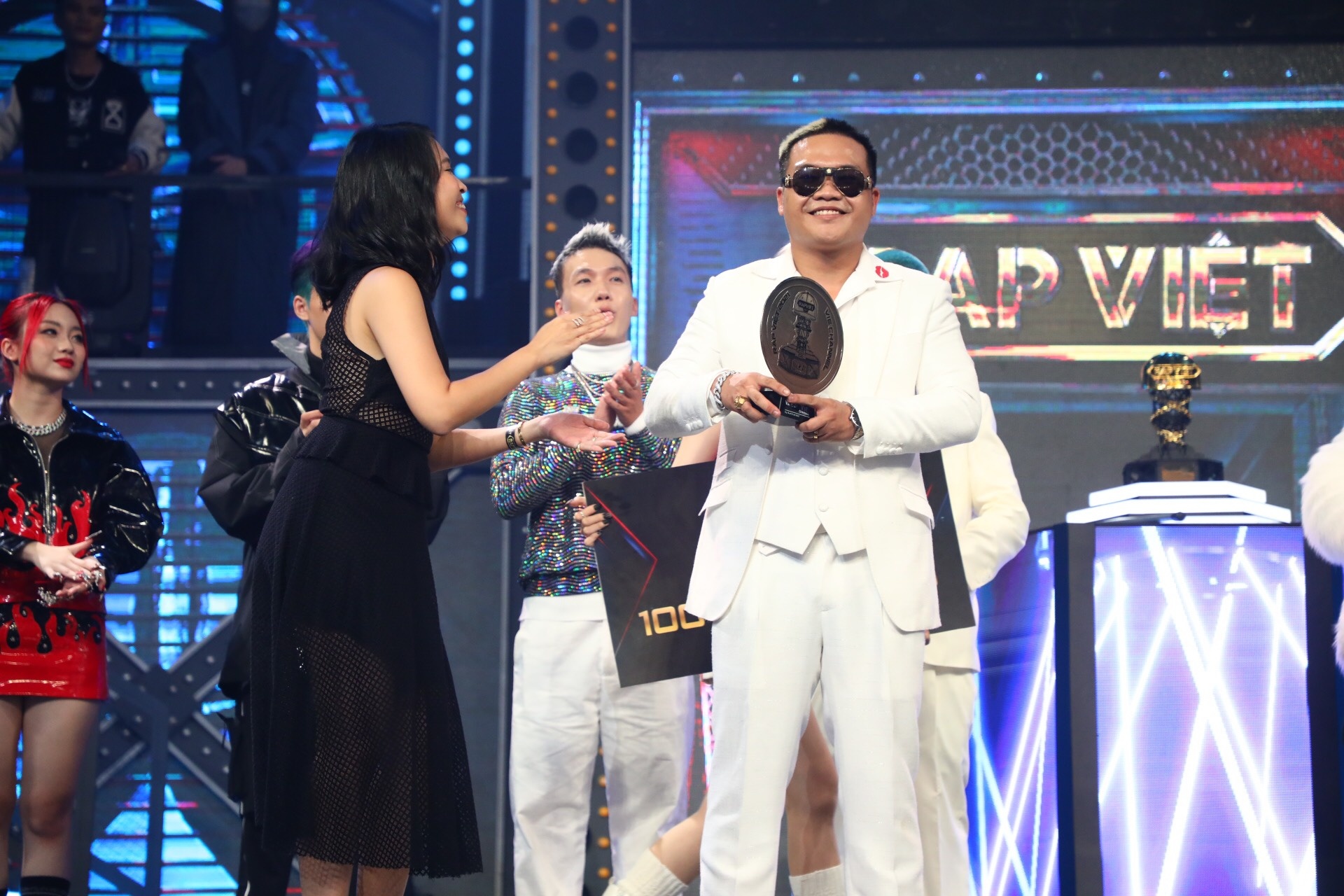 rap viet mua 2 anh 3