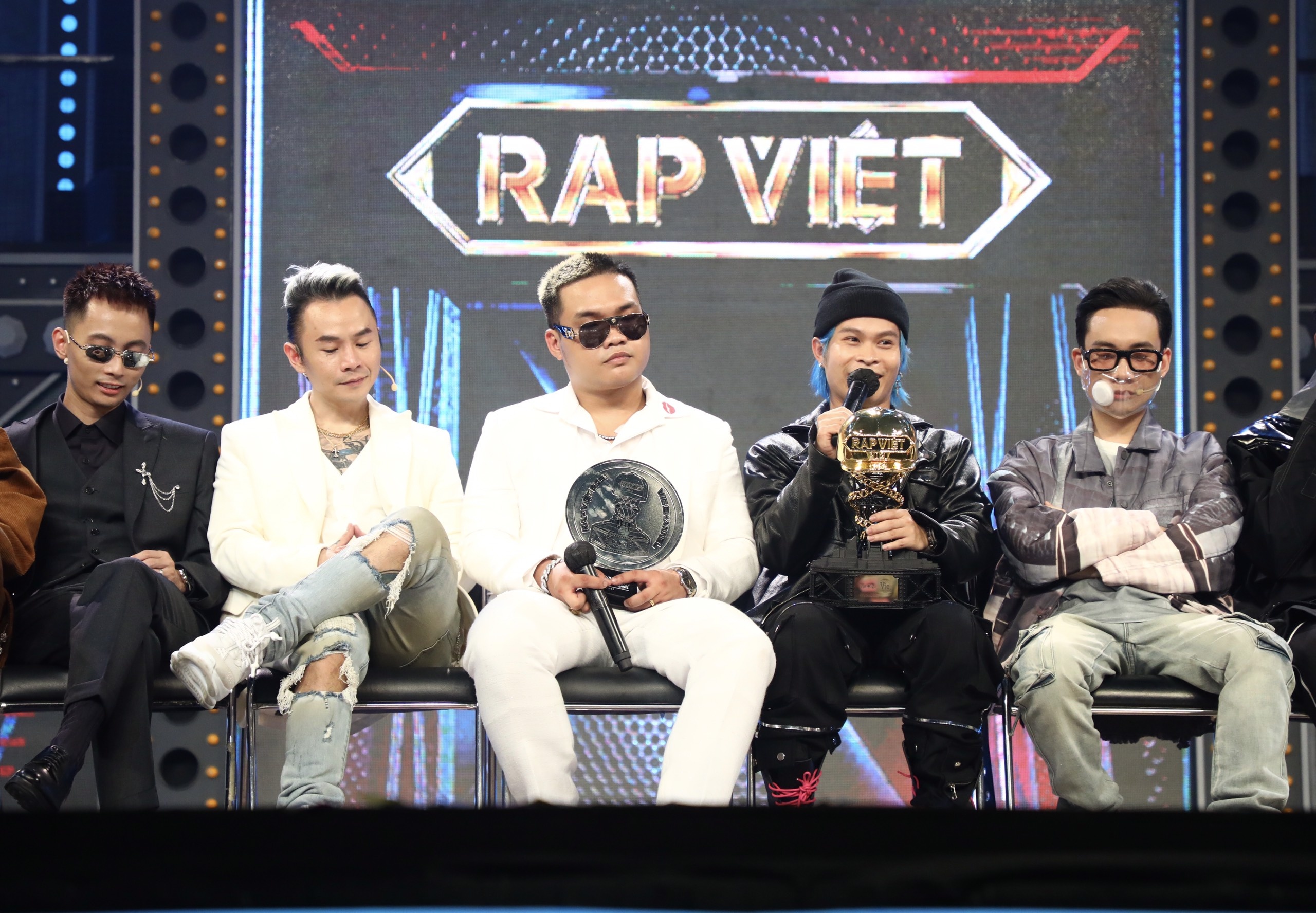 rap viet mua 2 anh 2